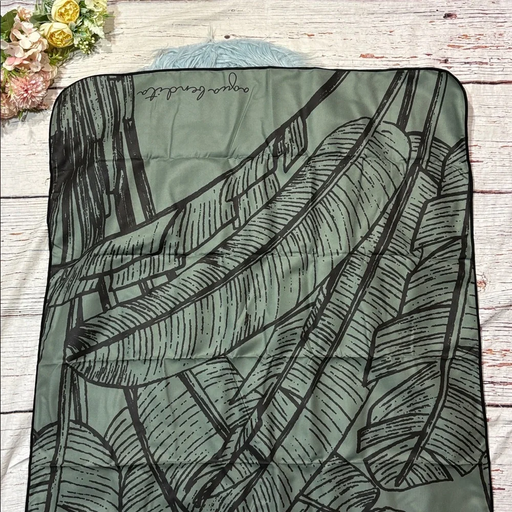 NWT Agua Bendita Adam Verde Leaf Tropical Beach Towel